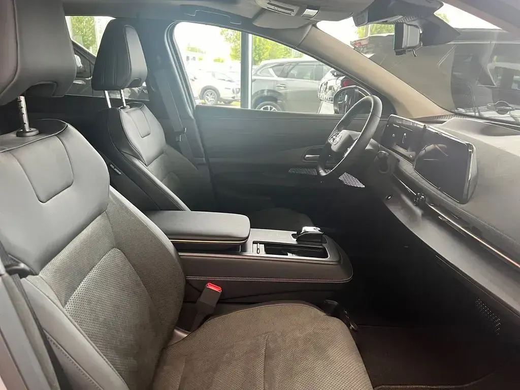 Neu Nissan Ariya Evolve 177 kW (242 PS) 2025 Grau SUV