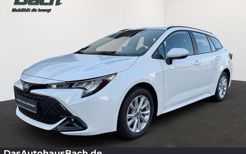 Weiß Gebraucht 2024 Toyota Corolla Business Edition Kombi | 27.490 € (Fairer Preis) - Bild 1/4