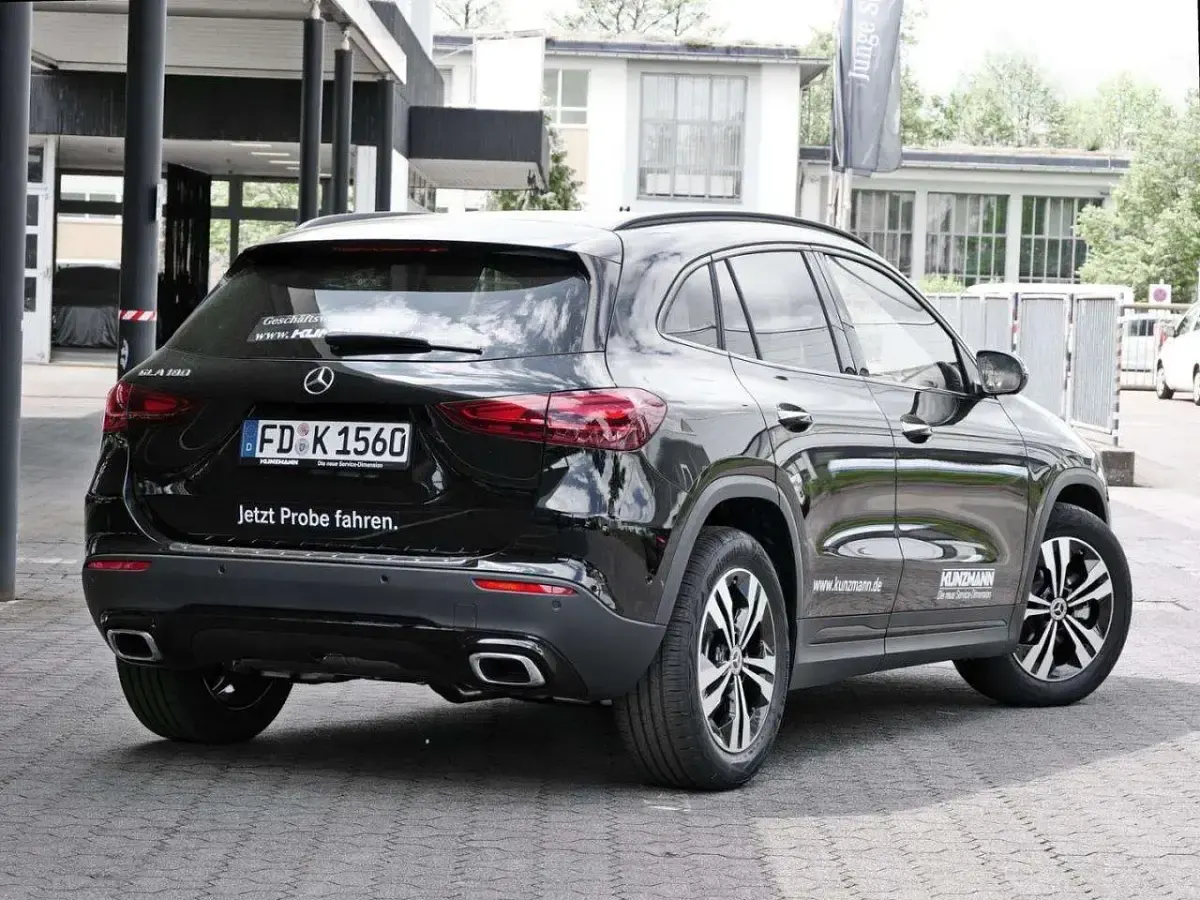 Gebraucht Mercedes GLA180 Progressive 136 PS (100 kW) 2026 Nachtschwarz SUV