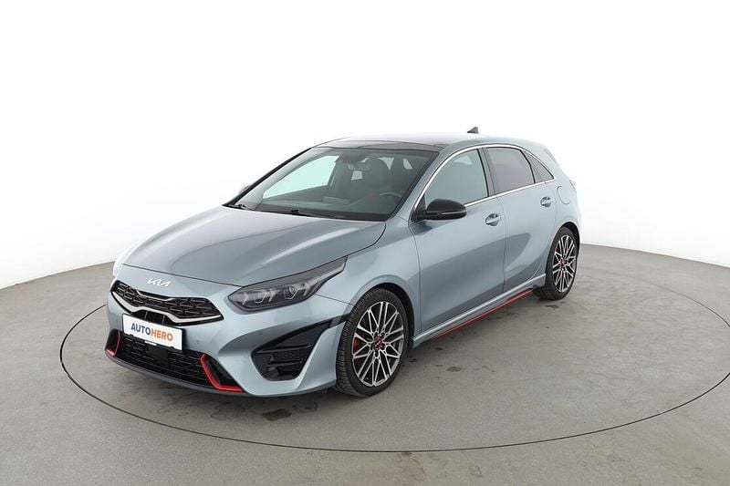 Grau Gebraucht 2023 Kia Ceed GT Limousine | 27.930 € (Fairer Preis) - Bild 1/3