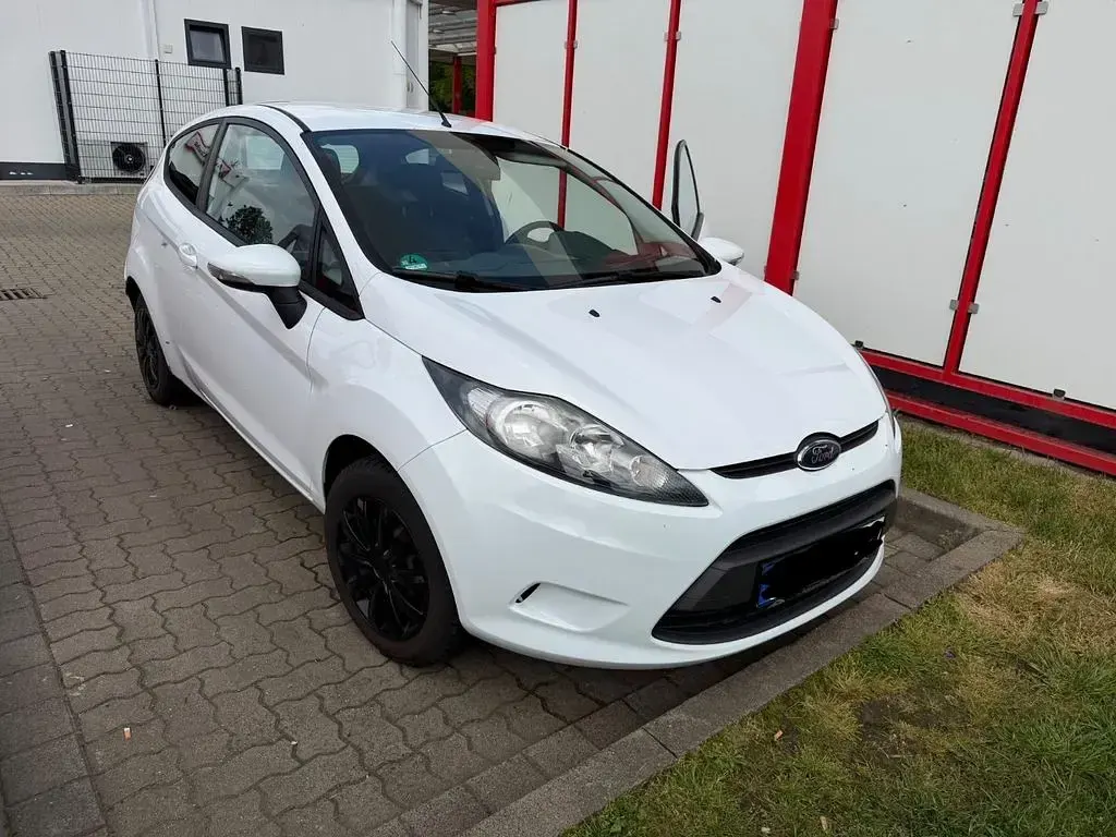 Usata Ford Fiesta Ambiente 60 CV (44 kW) 2011 Bianco Berlina