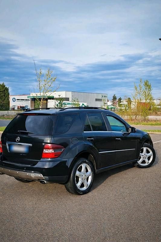 Gebraucht Mercedes ML320 224 PS (164 kW) 2007 Schwarz SUV