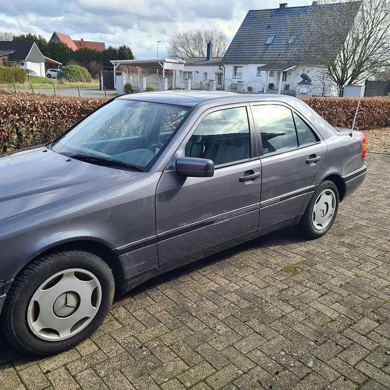 Gebraucht Mercedes 180 122 PS (89 kW) 1995 Limousine
