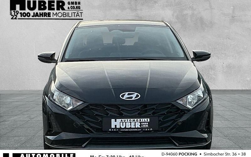 Gebraucht Hyundai i20 Trend 100 PS (73 kW) 2024 Schwarz Limousine