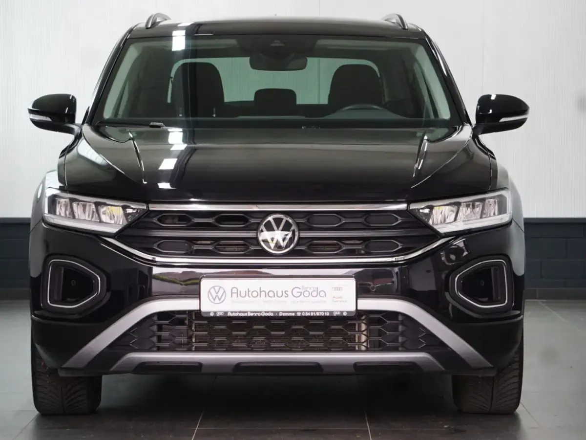 Gebraucht VW T-Roc Life 150 PS (110 kW) 2024 Deep black perleffekt (metallic) SUV
