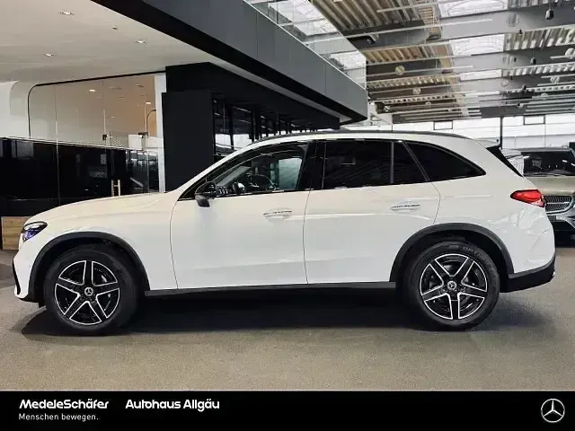Gebraucht Mercedes GLC220 AMG 197 PS (144 kW) 2023 Polarweiß SUV