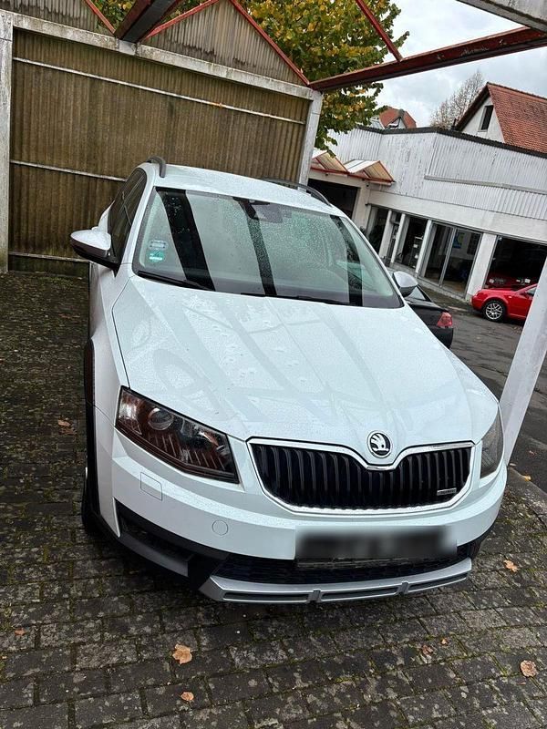 Weiß Gebraucht 2015 Skoda Octavia Kombi | 13.290 € (Superpreis) - Bild 1/4