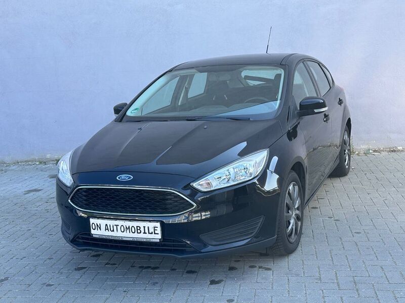 Schwarz Gebraucht 2015 Ford Focus Trend Limousine | 3.990 € (Guter Preis) - Bild 1/4