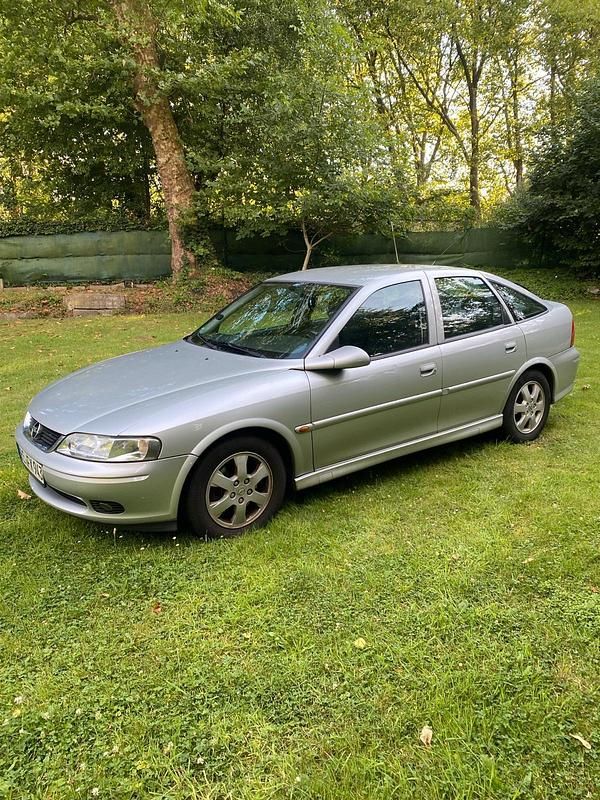 Silber Gebraucht 2001 Opel Vectra Limousine | 1.600 € (Fairer Preis) - Bild 1/4