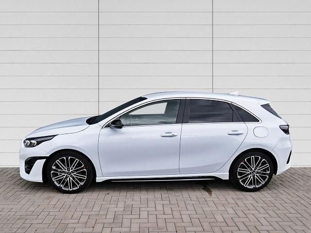 Neu Kia Ceed GT-Line 140 PS (102 kW) 2026 Weiss Kleinwagen