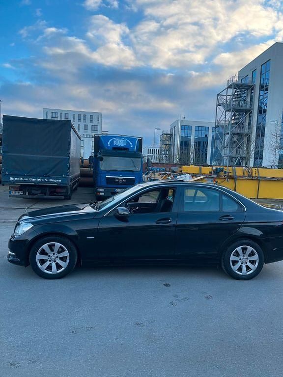 Gebraucht Mercedes C180 156 PS (114 kW) 2011 Schwarz Limousine