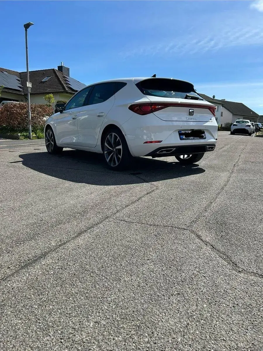 Gebraucht Seat Leon FR 131 PS (96 kW) 2020 Weiß Limousine