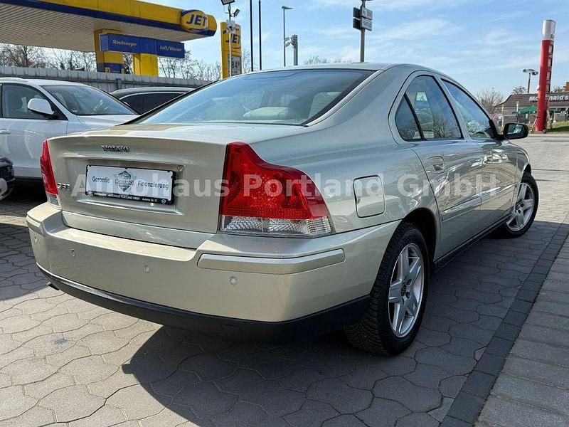 Gebraucht Volvo S60 Kinetic 140 PS (102 kW) 2005 Gold Limousine