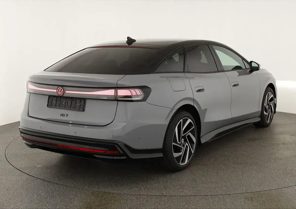 Neu VW ID.7 IQ Drive 11 kW (15 PS) 2026 Mondsteingrau / dach schwarz