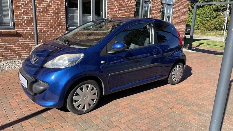 Blau (zu lackieren blau 8m6/metalliclackierung mit schu) Gebraucht 2007 Peugeot 107 Filou Kleinwagen | 1.790 € (Fairer Preis) - Bild 1/4