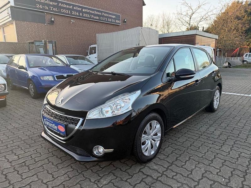 Gebraucht Peugeot 208 Active 82 PS (60 kW) 2012 Schwarz Kleinwagen