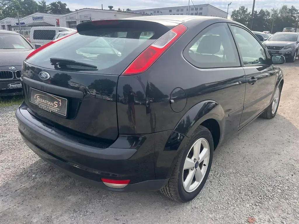 Używany Ford Focus 80 KM (58 kW) 2005 Niebieski Sedan/Limuzyna