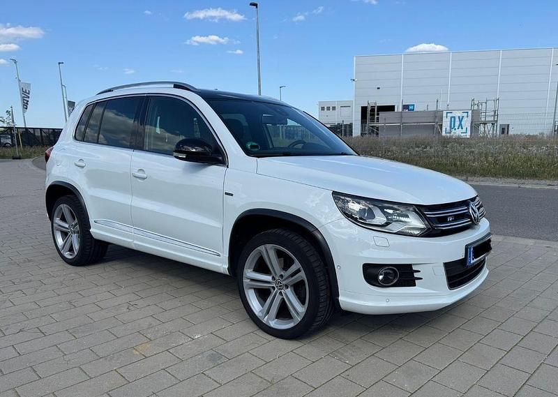 Weiß Gebraucht 2015 VW Tiguan R-line SUV | 15.900 € (Etwas zu teuer) - Bild 1/4