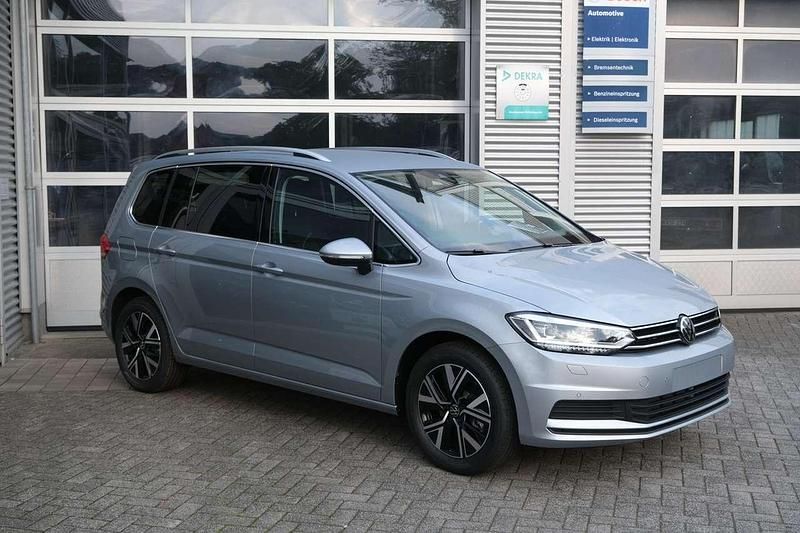 Neu VW Touran Edition 150 PS (110 kW) 2025 Oyster silber metallic Van / Kleinbus
