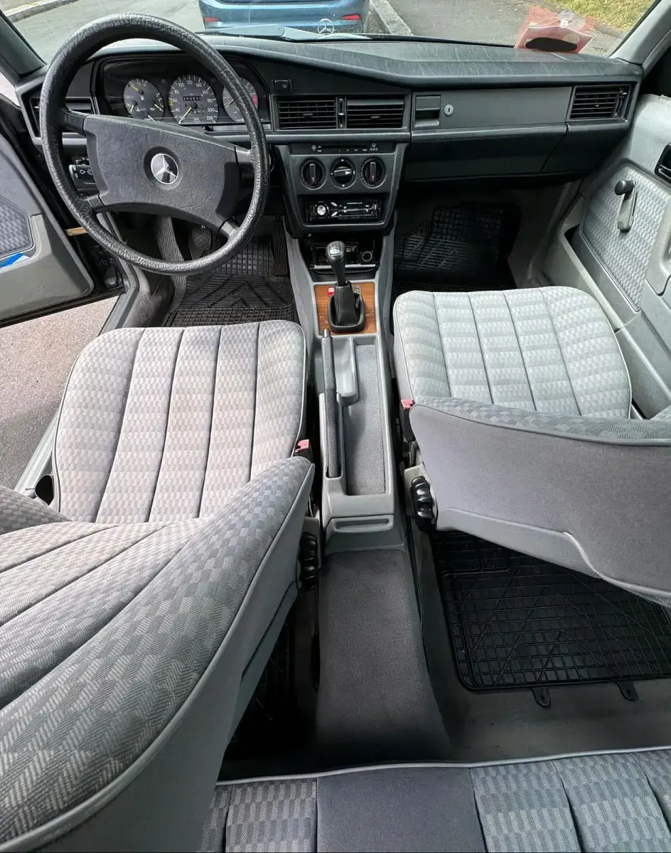 Gebraucht Mercedes 190 122 PS (89 kW) 1989 Grau Limousine