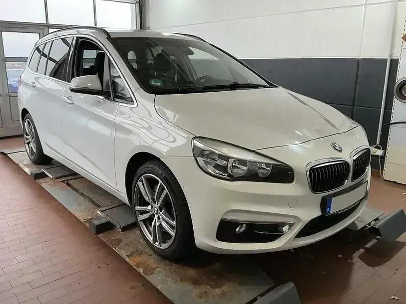 Gebraucht BMW 220 Gran Tourer Luxury Line 190 PS (139 kW) 2016 Weiß Van / Kleinbus