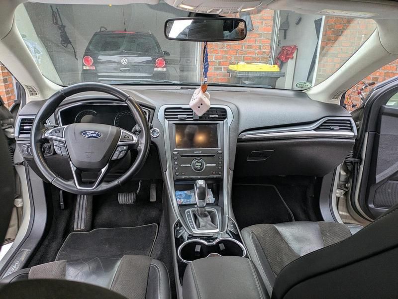 Gebraucht Ford Mondeo 160 PS (117 kW) 2015 Grau Kombi