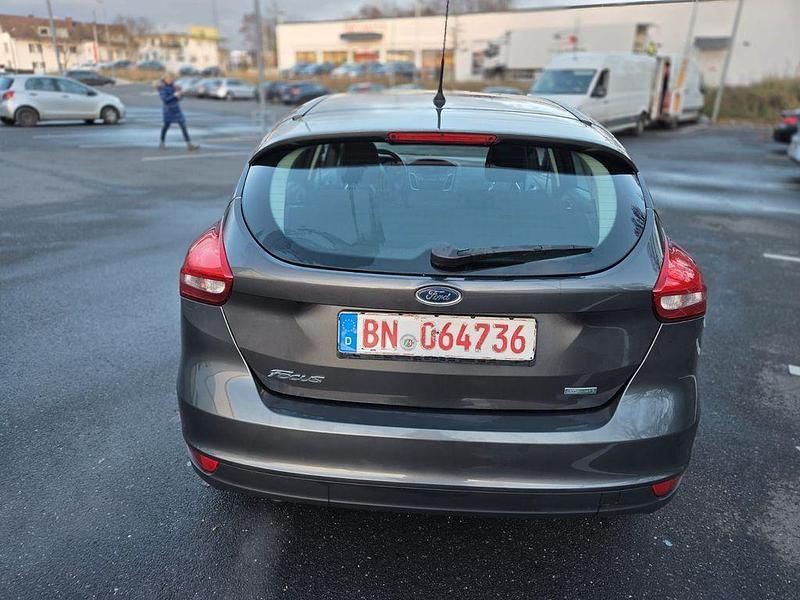 Gebraucht Ford Focus Trend 101 PS (74 kW) 2015 Grau Limousine