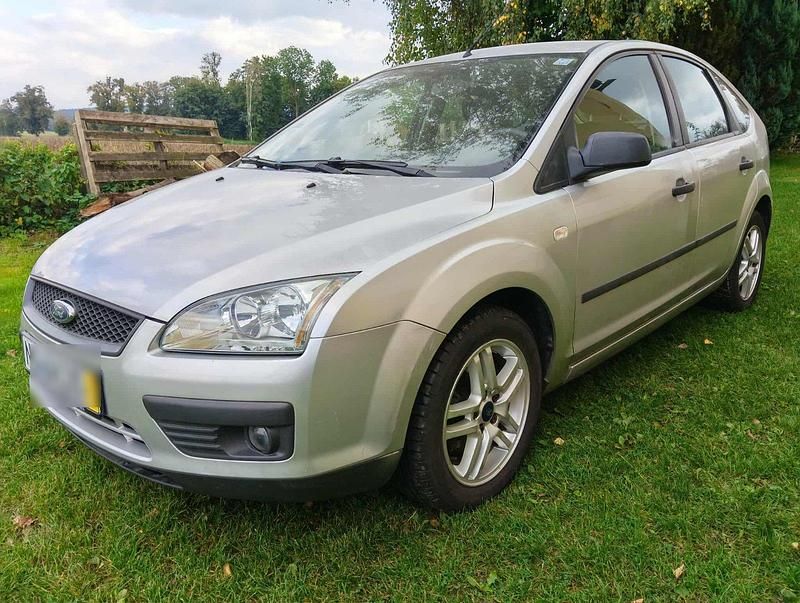 Silber Gebraucht 2006 Ford Focus Limousine | 2.200 € (Guter Preis) - Bild 1/4