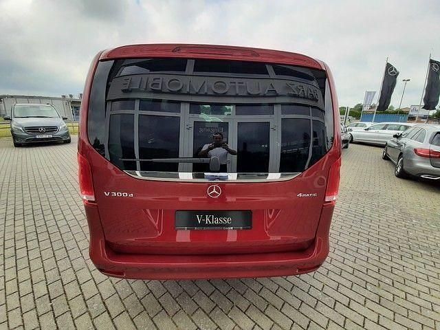 Gebraucht Mercedes V300 Avantgarde Edition 239 PS (175 kW) 2023 Rot Van / Kleinbus