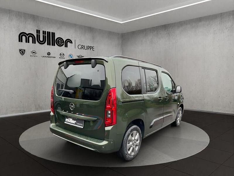 Neu Opel Combo Life 131 PS (96 kW) 2026 Sirkka grün Van / Kleinbus