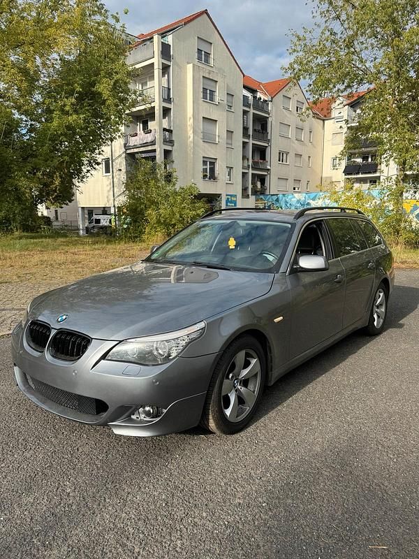 Grau Gebraucht 2008 BMW 525 Kombi | 6.999 € - Bild 1/4