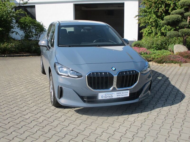 Gebraucht BMW 216 Active Tourer 122 PS (89 kW) 2024 Sparkling kupfergrau metallic Van / Kleinbus