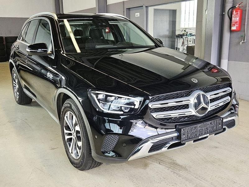 Schwarz/baltic black Gebraucht 2020 Mercedes GLC220 SUV | 30.800 € (Superpreis) - Bild 1/4