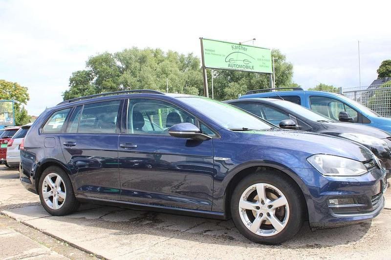 Night blue Gebraucht 2016 VW Golf VII Trendline Kombi | 7.790 € (Guter Preis) - Bild 1/4