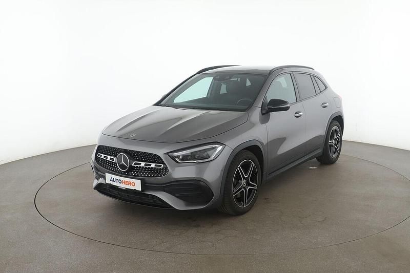 Grau Gebraucht 2021 Mercedes GLA200 AMG line SUV | 33.890 € (Etwas zu teuer) - Bild 1/3