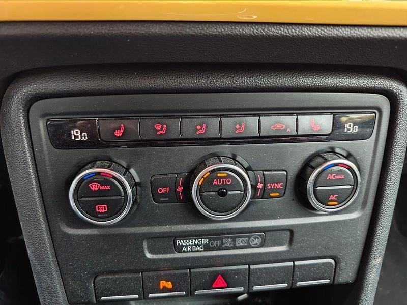 Gebraucht VW Beetle Design 105 PS (77 kW) 2013 Gelb Kleinwagen