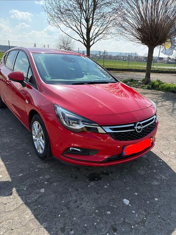 Gebraucht Opel Astra Selection 105 PS (77 kW) 2017 Rot Limousine
