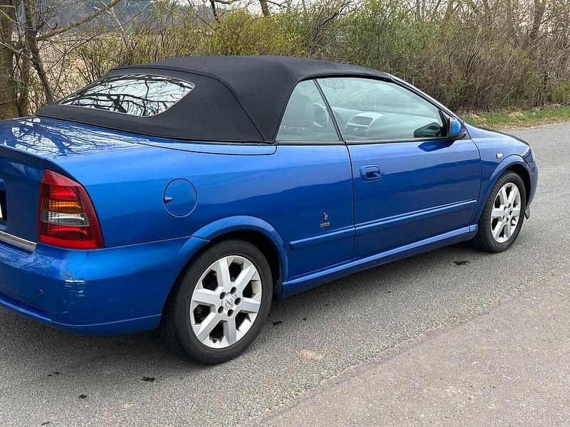 Gebraucht Opel Astra Cabriolet 148 PS (108 kW) 2004 Blau Cabrio