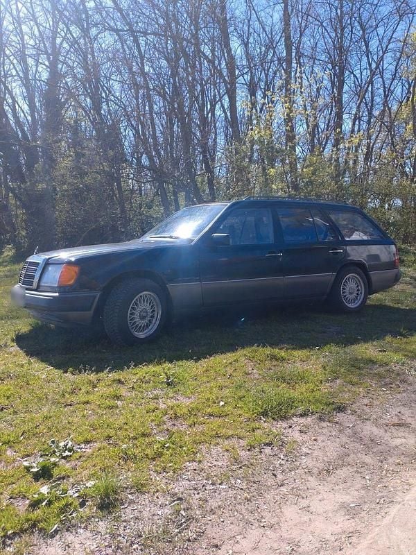 Gebraucht Mercedes E300 179 PS (131 kW) 1989 Schwarz Kombi