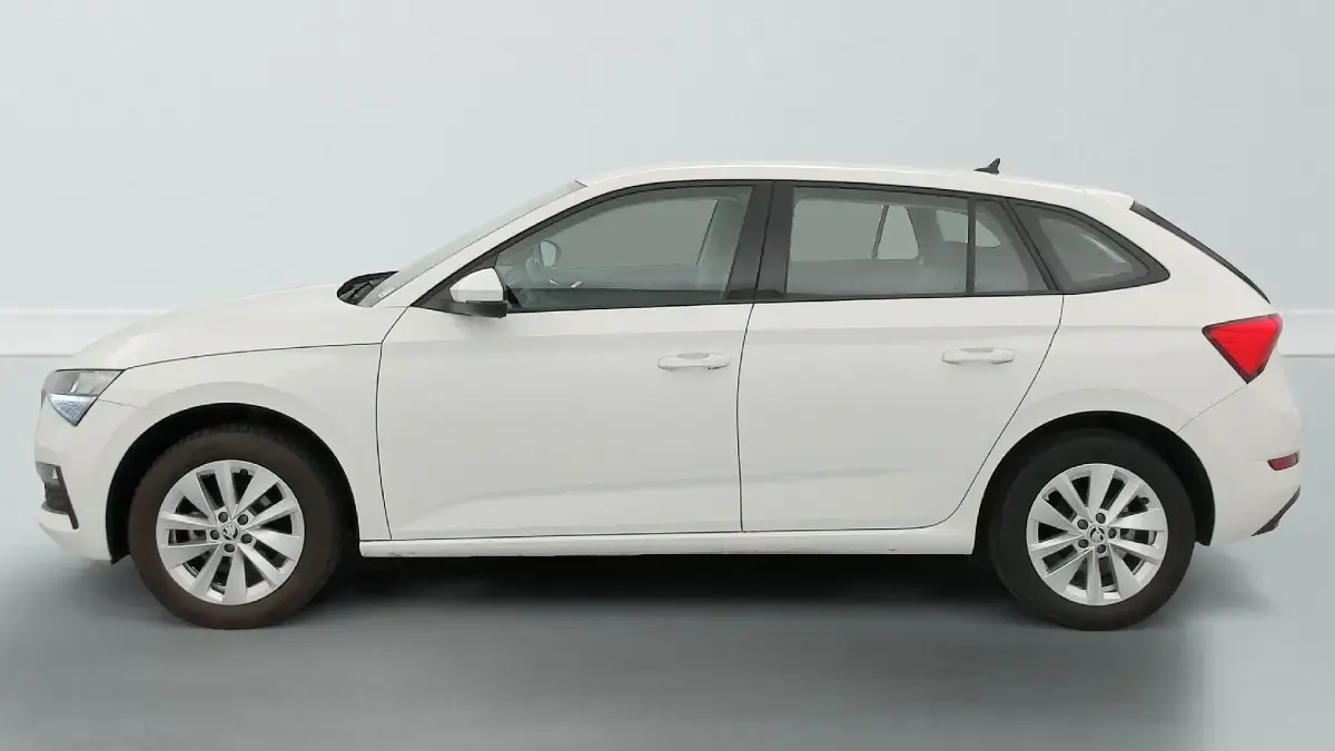 Gebraucht Skoda Scala Ambition 95 PS (69 kW) 2023 (blanc candy) Kleinwagen