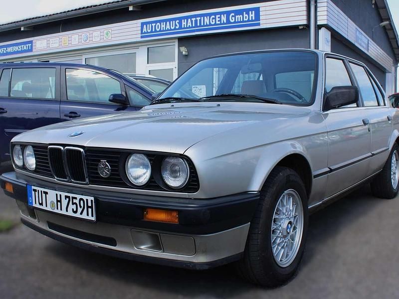 Gebraucht BMW 320 129 PS (94 kW) 1988 Grau Limousine