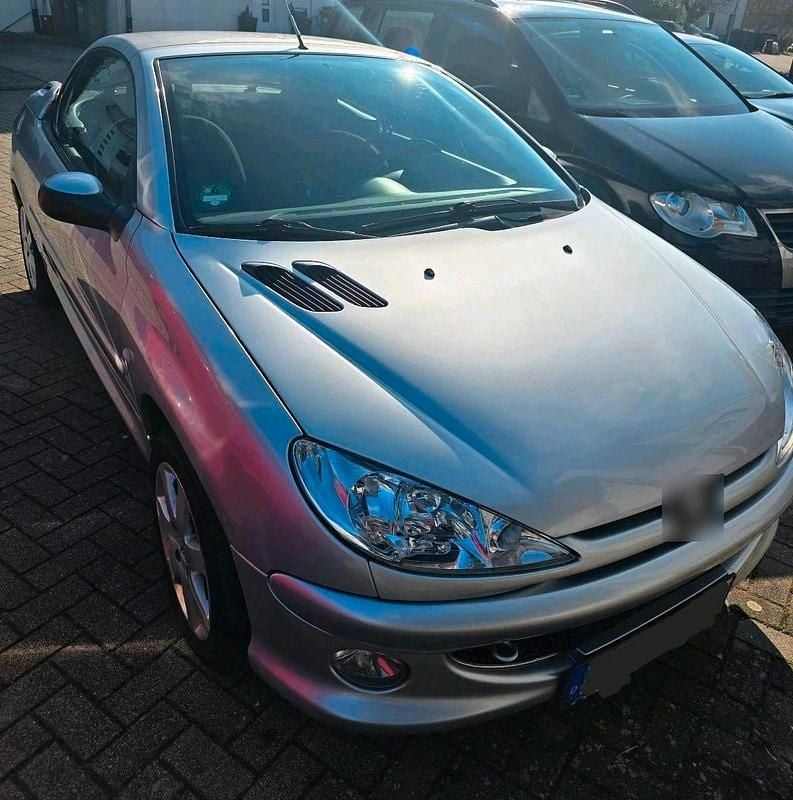 Gebraucht Peugeot 206 CC 109 PS (80 kW) 2004 Silber Cabrio