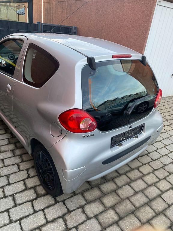 Silber Gebraucht 2006 Toyota Aygo Kleinwagen | 1.790 € (Fairer Preis) - Bild 1/4