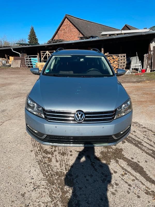 Gebraucht VW Passat 140 PS (102 kW) 2011 Kombi