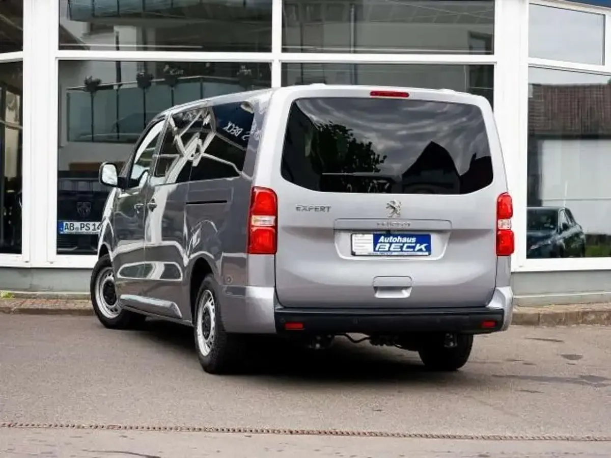 Gebraucht Peugeot Traveller Active 144 PS (105 kW) 2021 Metalliklack grau artense Van / Kleinbus