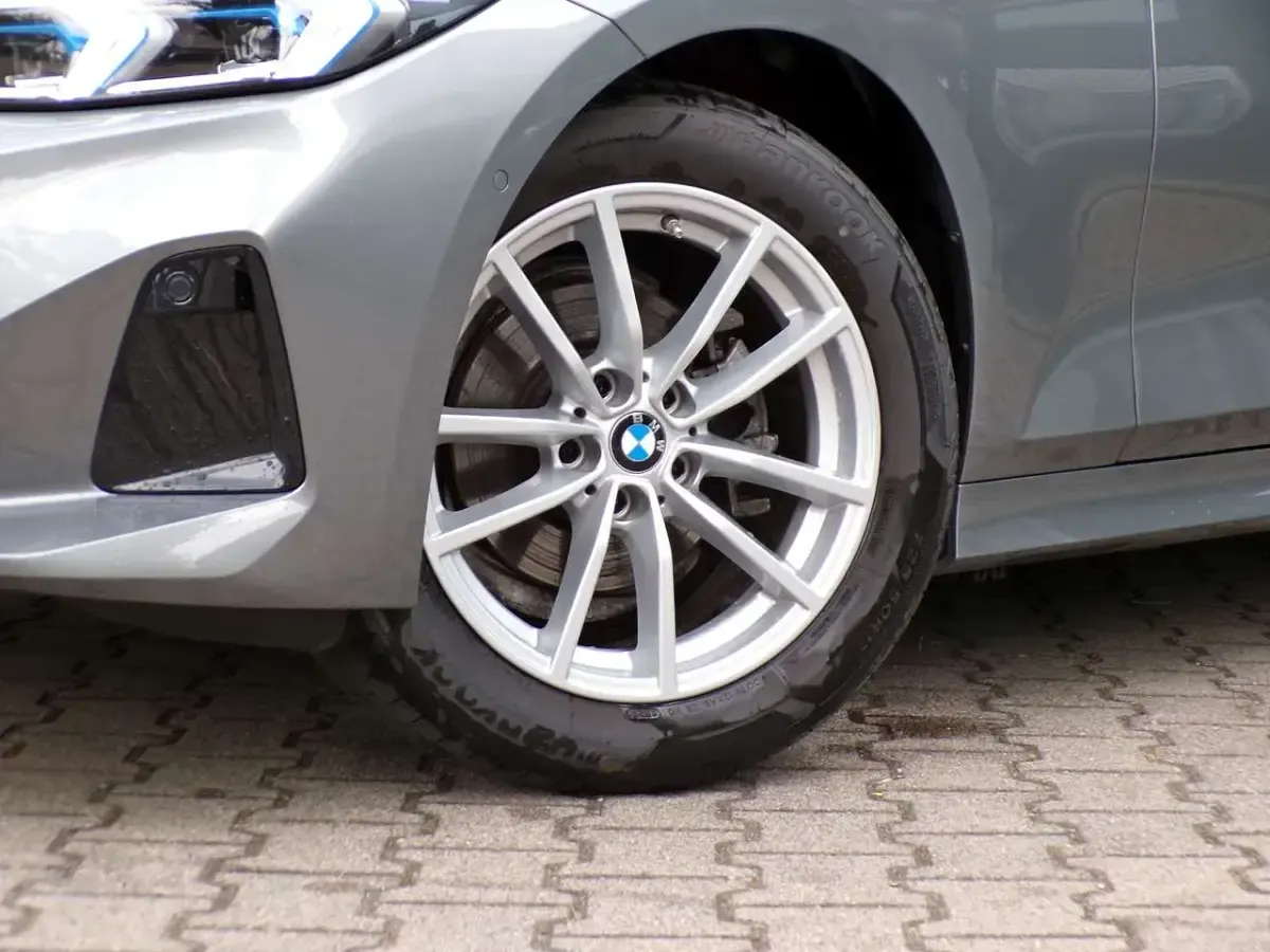 Gebraucht BMW 318 Sport Line 156 PS (114 kW) 2025 Grau Kombi