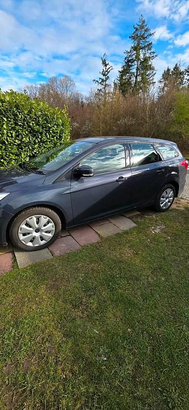 Gebraucht Ford Focus 100 PS (73 kW) 2013 Blau Kombi