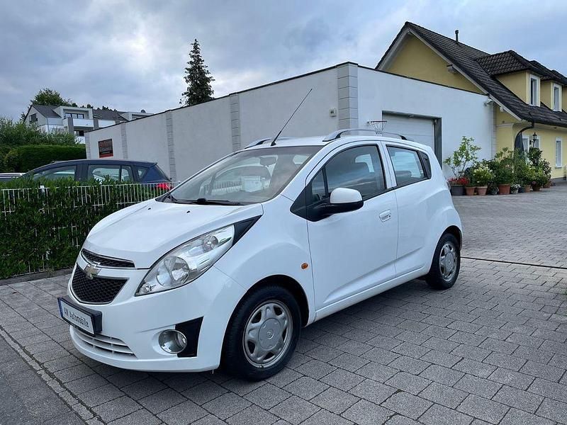 Weiß Gebraucht 2010 Chevrolet Spark LS Kleinwagen | 2.990 € (Fairer Preis) - Bild 1/4