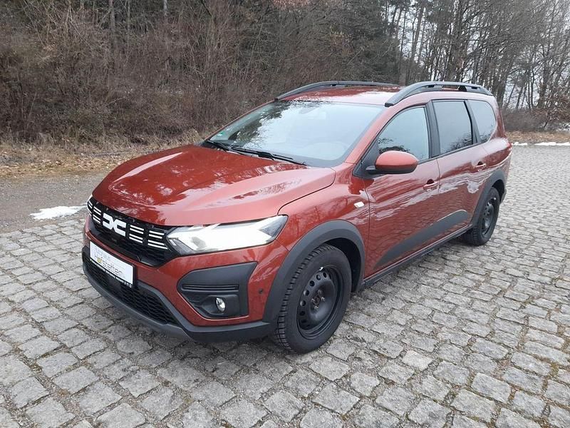 Braun Gebraucht 2023 Dacia Jogger Expression Van / Kleinbus | 16.900 € (Guter Preis) - Bild 1/4