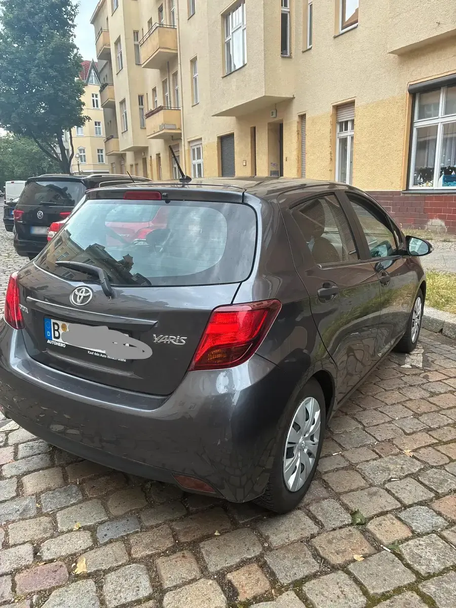 Gebraucht Toyota Yaris 70 PS (51 kW) 2016 Grau Kleinwagen